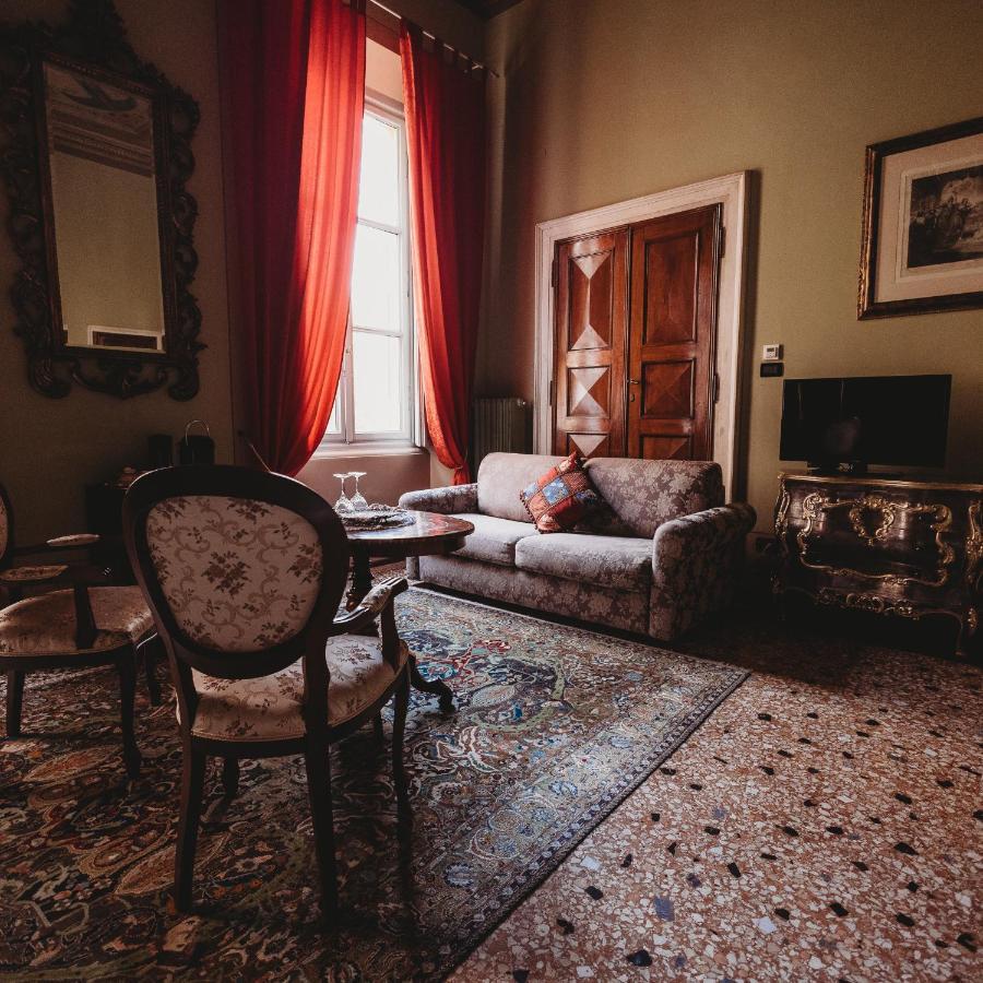 Готель Salotto Delle Arti Модена Екстер'єр фото